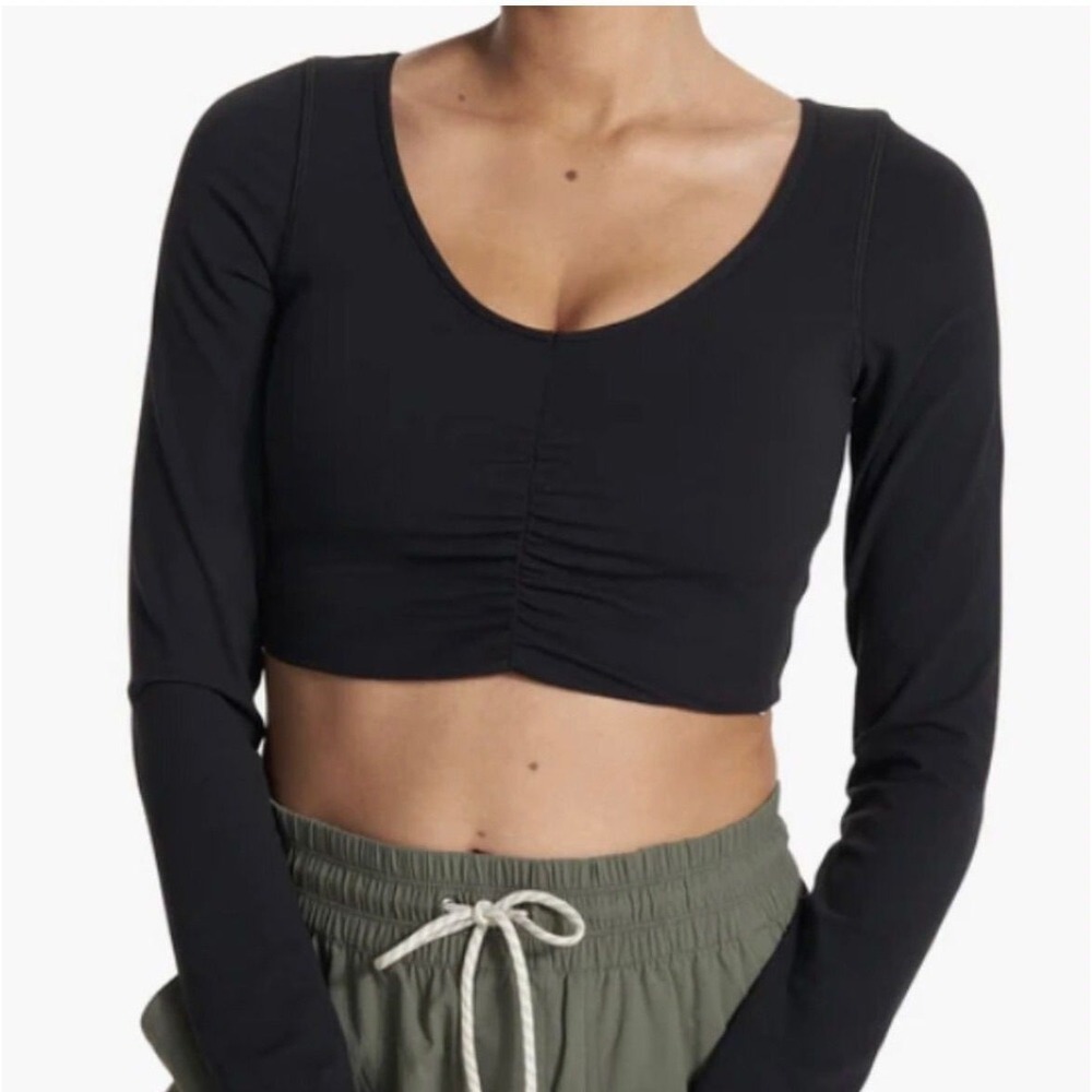 Vuori | Pre-❤️🔥 | Long Sleeve Ruched Bra Crop Top | Sz L | EUC | MSRP $78